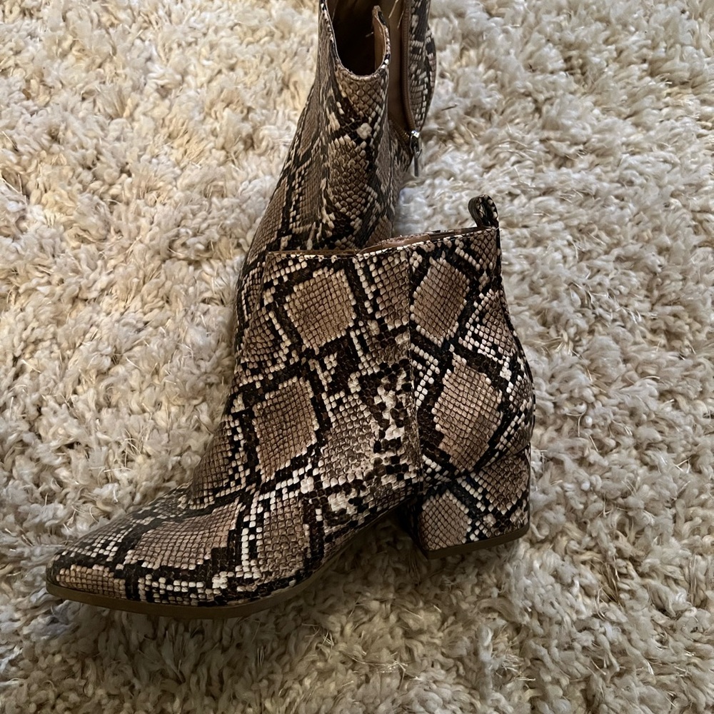 A New Day Snake Skin Booties/ Size 8